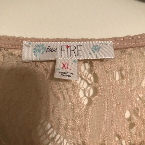 Neutral lace dress with sash - Picture 4 of 4